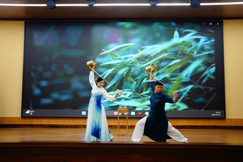 四川黄茶产业振兴:标准化建设与品牌发展 守护非遗根脉 品味黄芽雅韵: 首届“蒙顶黄茶杯”四川黄茶斗茶大赛隆重举办,共绘产业振兴蓝图