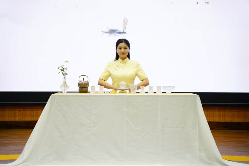 四川黄茶产业振兴:标准化建设与品牌发展 守护非遗根脉 品味黄芽雅韵: 首届“蒙顶黄茶杯”四川黄茶斗茶大赛隆重举办,共绘产业振兴蓝图