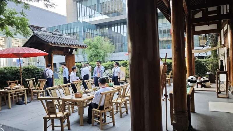 一带一路科技交流大会展现千年茶文化传承 一带一路”科技交流大会开幕 蒙顶山茶文化惊艳亮相“成都院子”